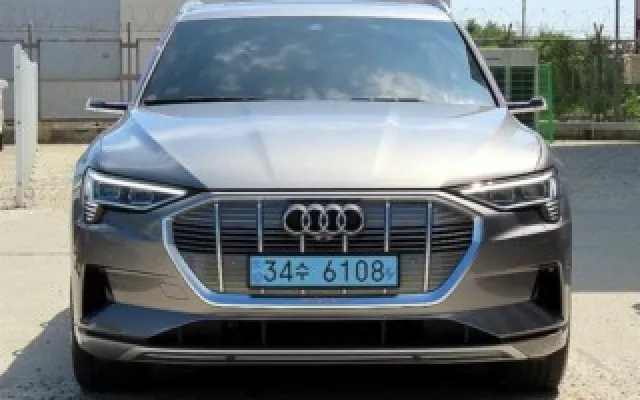 인천중고차사이트추천 e-트론 55 콰트로 매물 사진 4 - 2023/09 25,187km